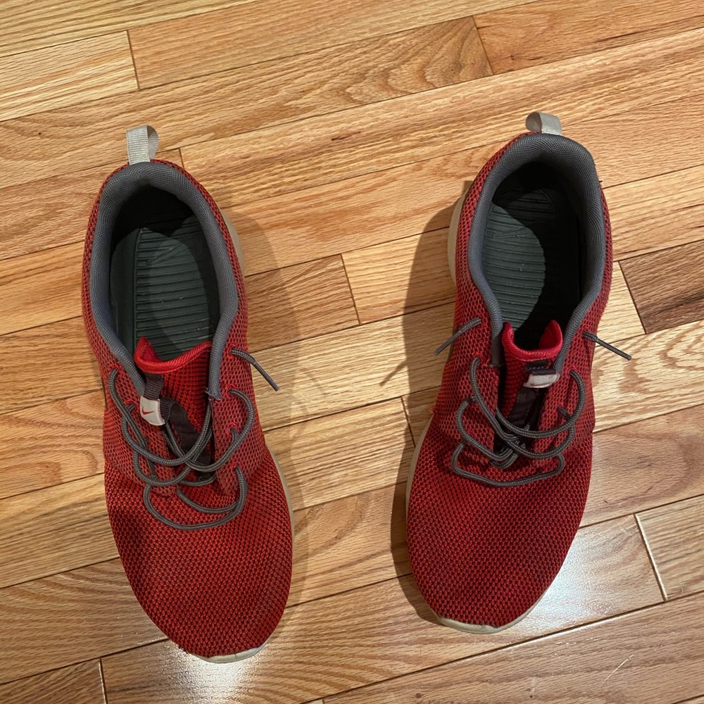 Nike roshes runs